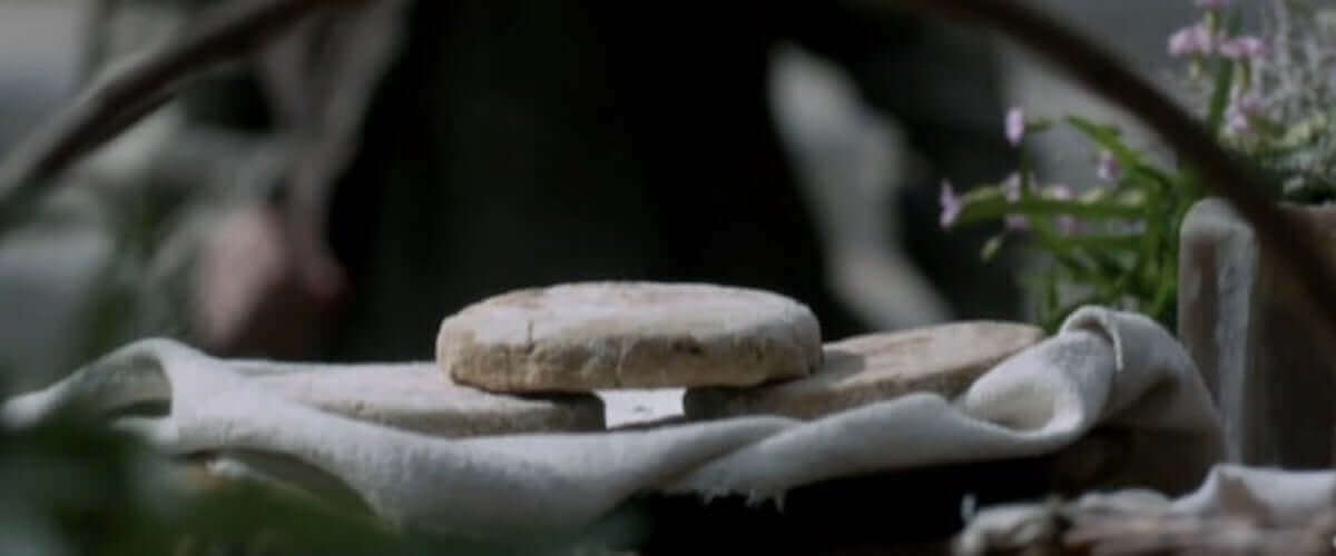 Screenshot of bannocks on a towel from Outlander STARZ.
