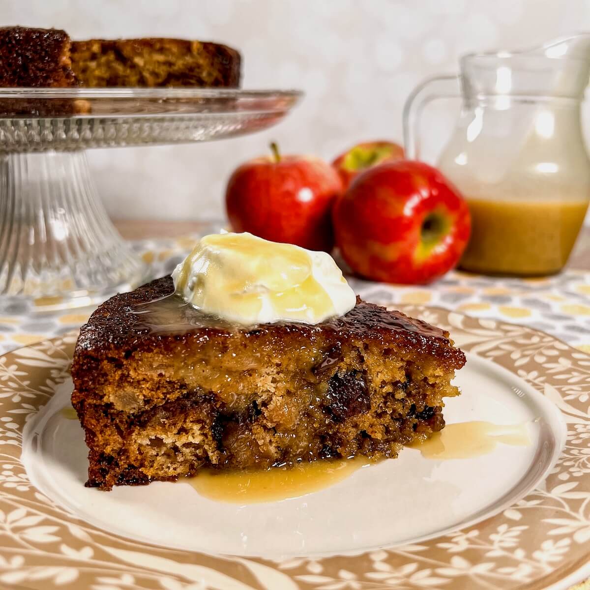 https://www.scotchandscones.com/wp-content/uploads/2020/12/sticky-toffee-apple-pudding-slice-plated-square.jpeg?utm_source=chatgpt.com