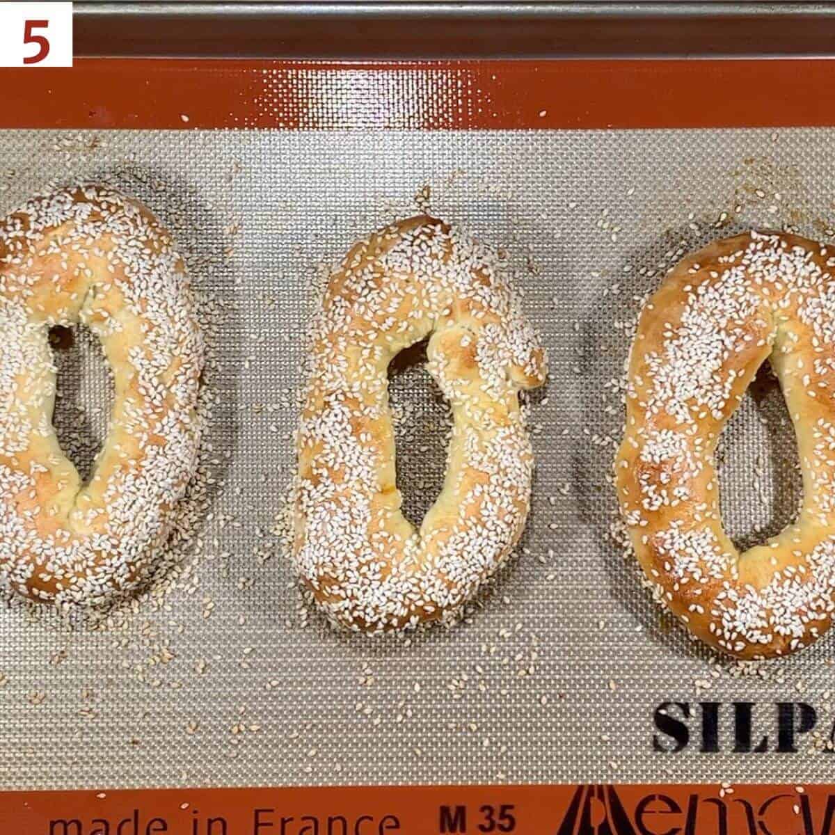 Jerusalem bagels after baking.